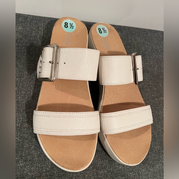 DR SCHOLLS White Sandals with Wide Straps and Platform Sole/size 8.5 - Picture 4 of 11